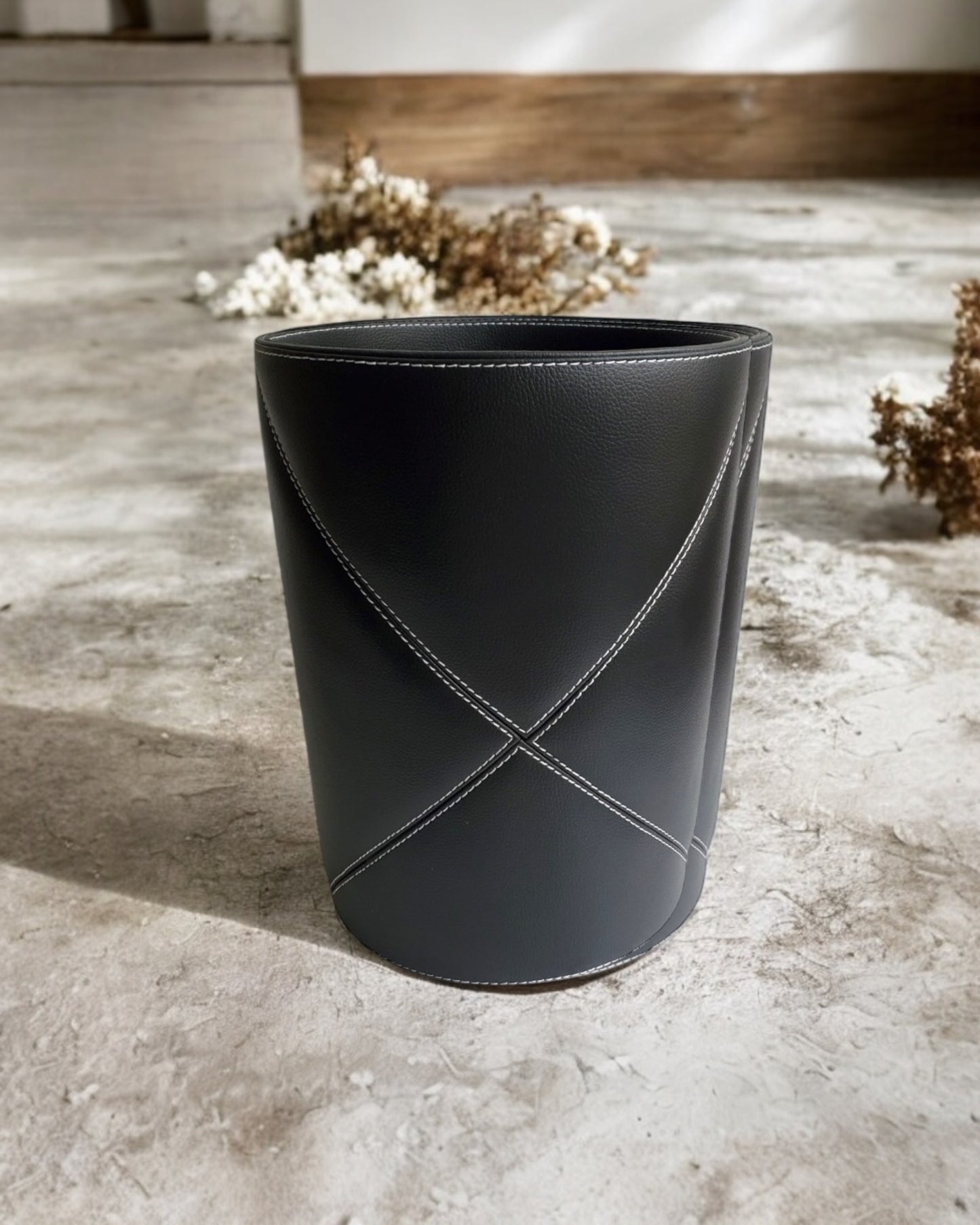 Nordik Black Dustbin