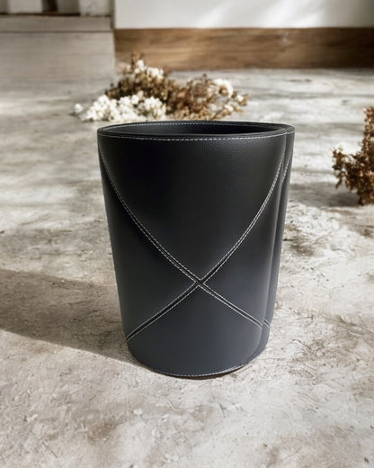 Nordik Black Dustbin